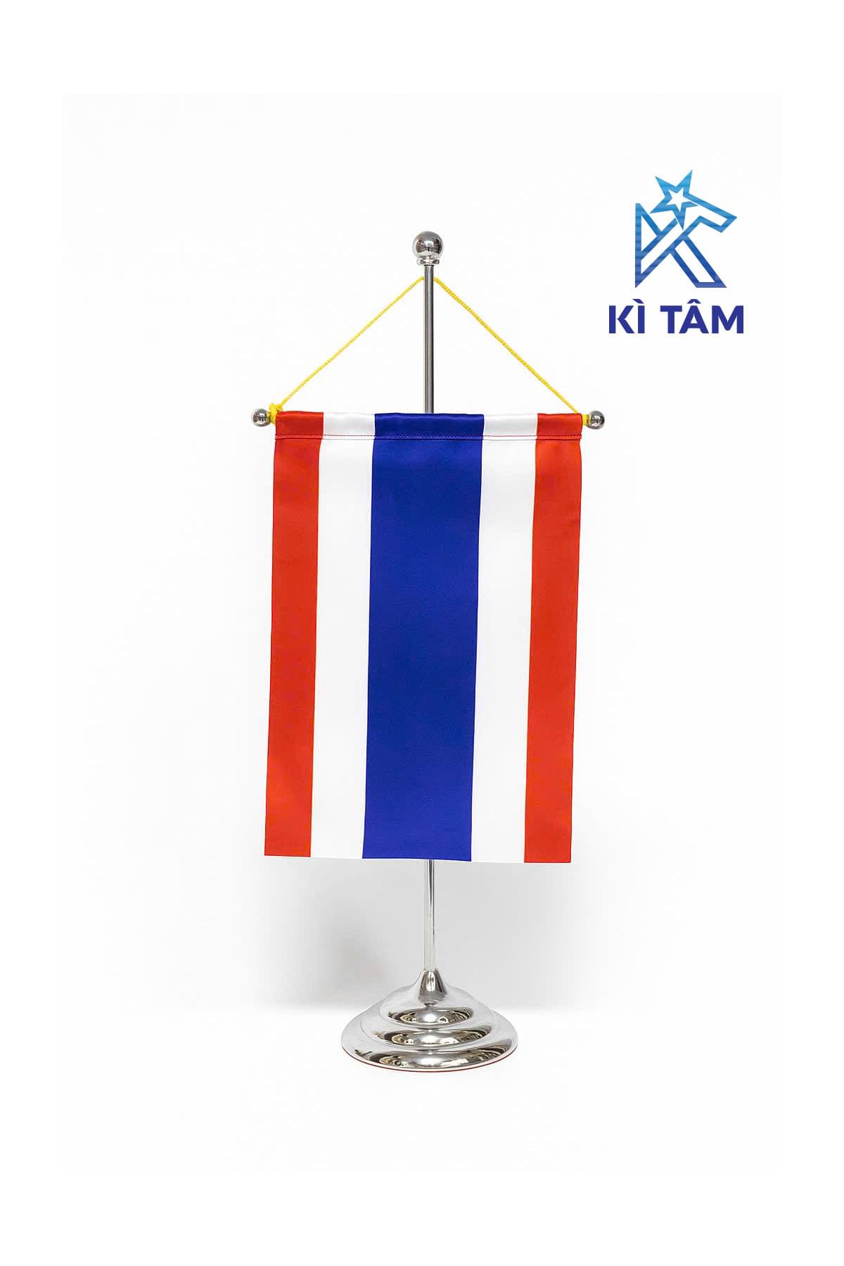 Cờ để bàn treo